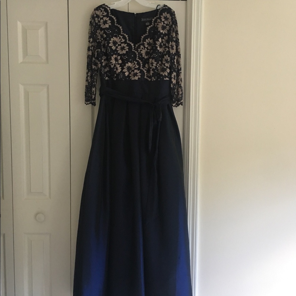 Jessica Howard navy gown